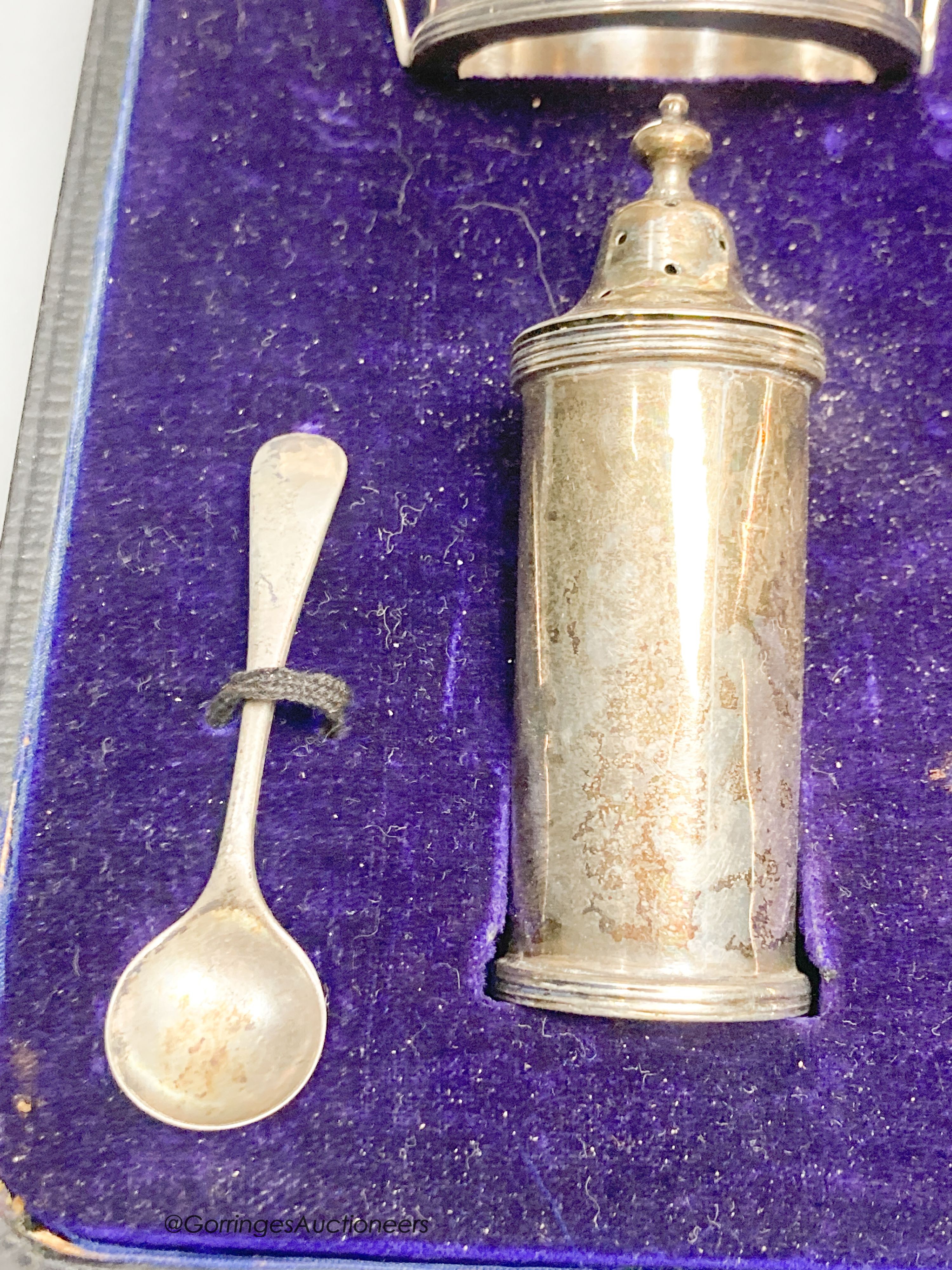 A cased George V silver five piece condiment set and two spoon, Birmingham, 1912.